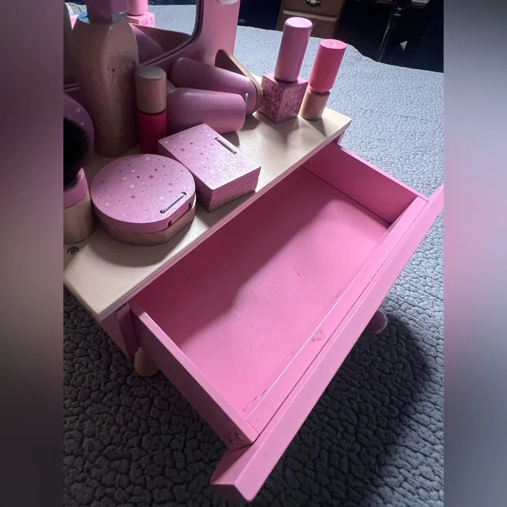 Table Top Makeup Stand For Little Girls With Working Lights And Accessories Pink